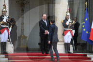 NEWS - Amtseinführung in Frankreich: Emmanuel und Brigitte Macron ziehen ins Elysée ein 