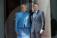 NEWS - Amtseinführung in Frankreich: Emmanuel und Brigitte Macron