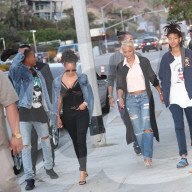 PEOPLE - Muttertag: Jaden und Willow Smith laden Mamma Jada und Oma Adrienne ein