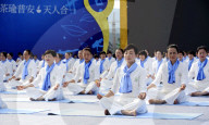 FEATURE - Massen-Yoga in China
