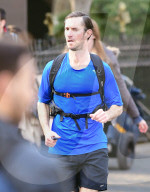 EXKLUSIV - James Matthews joggt durch London