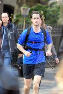 EXKLUSIV - James Matthews joggt durch London