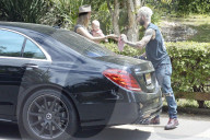 PEOPLE - Behati Prinsloo und Adam Levine mit Baby Dusty Rose unterwegs