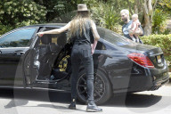 PEOPLE - Behati Prinsloo und Adam Levine mit Baby Dusty Rose unterwegs