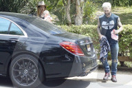 PEOPLE - Behati Prinsloo und Adam Levine mit Baby Dusty Rose unterwegs