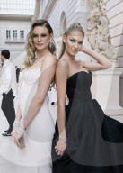 EXKLUSIV - Models posieren bei 'Art of the In-Between' im Metropolitan Museum in New York