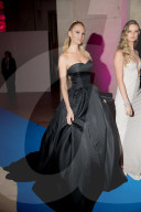 EXKLUSIV - Models posieren bei 'Art of the In-Between' im Metropolitan Museum in New York