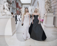 EXKLUSIV - Models posieren bei 'Art of the In-Between' im Metropolitan Museum in New York