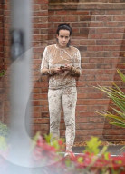 EXKLUSIV - Stephanie Davis blass und ohne Make-Up in Liverpool