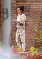 EXKLUSIV - Stephanie Davis blass und ohne Make-Up in Liverpool