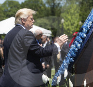 NEWS - Donald Trump gedenkt den getöteten Polizisten