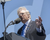 NEWS - Donald Trump gedenkt den getöteten Polizisten