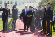 NEWS - Donald Trump gedenkt den getöteten Polizisten
