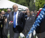NEWS - Donald Trump gedenkt den getöteten Polizisten