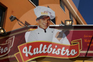 PEOPLE - Saisoneröffnung im Kultbistro Koenig von Mallorca