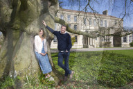 PEOPLE - So wohnen Sir Anselm Guise und Lady Sarah Guise in Gloucestershire