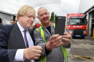 NEWS - Wahlen in England: Boris Johnson mischt sich unters Volk