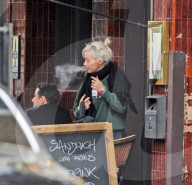 EXKLUSIV - Was raucht denn Lily Allen da ?