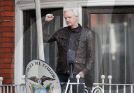 NEWS - Julian Assange spricht vor den Medien