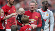 PEOPLE - Ganz der Papa: Wayne Rooney's Kinder lieben Fussball