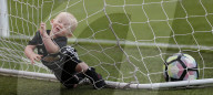 PEOPLE - Ganz der Papa: Wayne Rooney's Kinder lieben Fussball