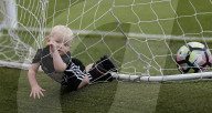 PEOPLE - Ganz der Papa: Wayne Rooney's Kinder lieben Fussball