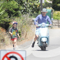 PEOPLE - Owen Wilson's Vespa hat den Geist aufgegeben