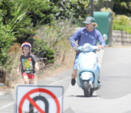 PEOPLE - Owen Wilson's Vespa hat den Geist aufgegeben