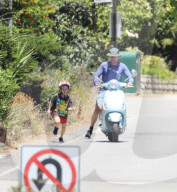 PEOPLE - Owen Wilson's Vespa hat den Geist aufgegeben
