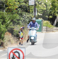 PEOPLE - Owen Wilson's Vespa hat den Geist aufgegeben