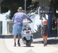 PEOPLE - Owen Wilson's Vespa hat den Geist aufgegeben