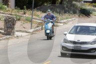 PEOPLE - Owen Wilson's Vespa hat den Geist aufgegeben