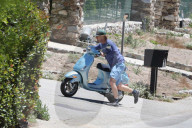 PEOPLE - Owen Wilson's Vespa hat den Geist aufgegeben