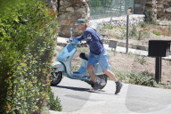 PEOPLE - Owen Wilson's Vespa hat den Geist aufgegeben