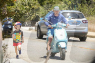 PEOPLE - Owen Wilson's Vespa hat den Geist aufgegeben