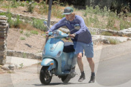 PEOPLE - Owen Wilson's Vespa hat den Geist aufgegeben