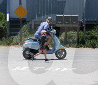 PEOPLE - Owen Wilson's Vespa hat den Geist aufgegeben