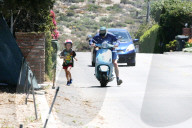 PEOPLE - Owen Wilson's Vespa hat den Geist aufgegeben
