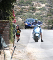 PEOPLE - Owen Wilson's Vespa hat den Geist aufgegeben