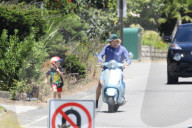 PEOPLE - Owen Wilson's Vespa hat den Geist aufgegeben