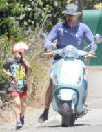 PEOPLE - Owen Wilson's Vespa hat den Geist aufgegeben