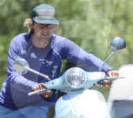 PEOPLE - Owen Wilson's Vespa hat den Geist aufgegeben