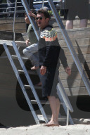 PEOPLE - Orlando Bloom mit Kind und Kegel am Strand von Malibu