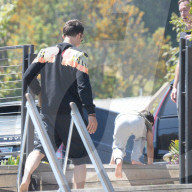PEOPLE - Orlando Bloom mit Kind und Kegel am Strand von Malibu