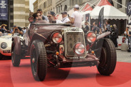 FEATURE - Mille Miglia: Das jährliche Oldtimer Rennen in Rom