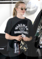 PEOPLE - Amanda Seyfried bummelt in Beverly Hills
