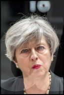 NEWS - Anschlag in Manchester: Theresa May äussert sich an der Downing Street 