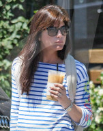 PEOPLE - Selma Blair gönnt sich einen Ice-Coffee