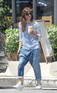 PEOPLE - Selma Blair gönnt sich einen Ice-Coffee