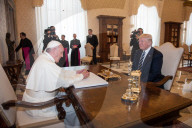 NEWS - Rom: Die Trumps zu Besuch bei Papst Franziskus